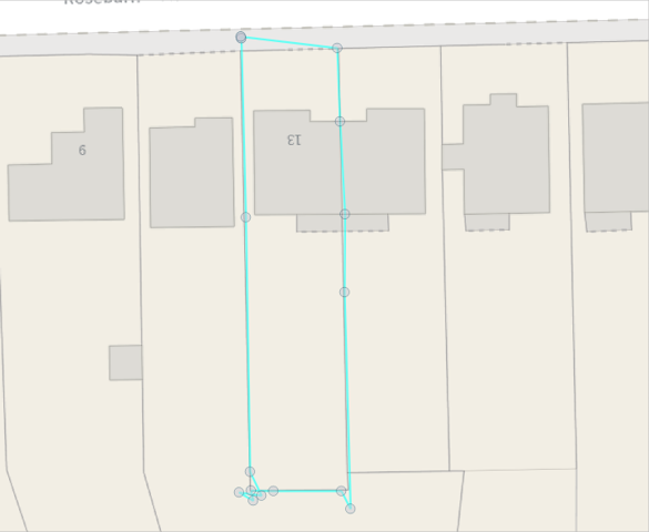 Image of a polygon has been captured without snapping to the underlying geometry